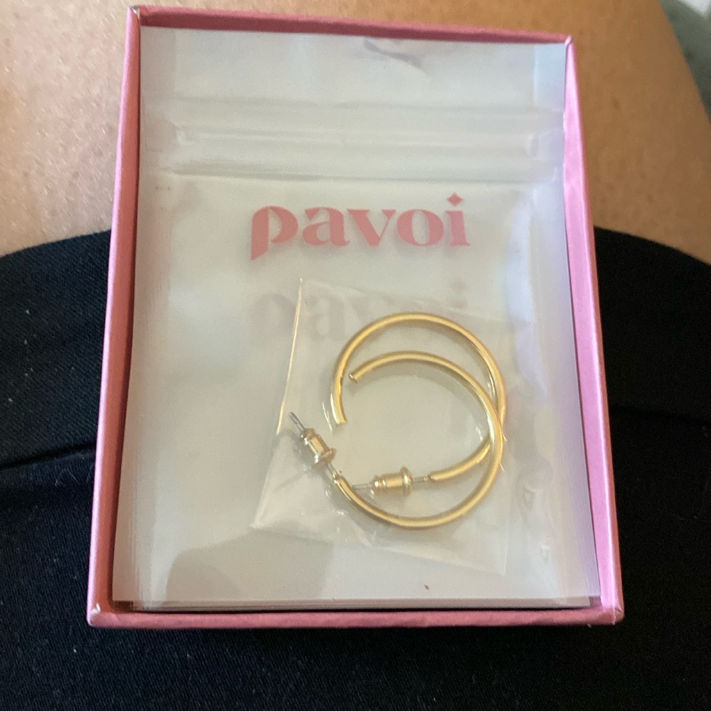 Pavoi Nickel Free Gold Hoop Earrings New In Box 15$